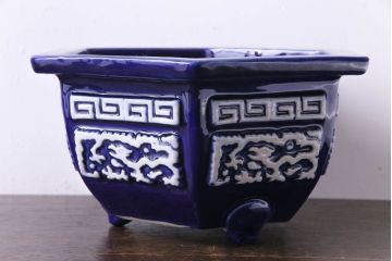 アンティーク雑貨　和製アンティーク　陽刻の細かな柄が目を引く六角植木鉢(1)