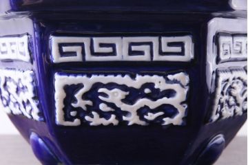 アンティーク雑貨　和製アンティーク　陽刻の細かな柄が目を引く六角植木鉢(1)