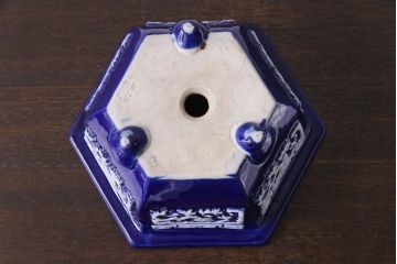 アンティーク雑貨　和製アンティーク　陽刻の細かな柄が目を引く六角植木鉢(1)