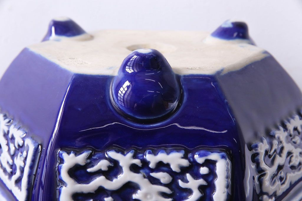 アンティーク雑貨　和製アンティーク　陽刻の細かな柄が目を引く六角植木鉢(1)