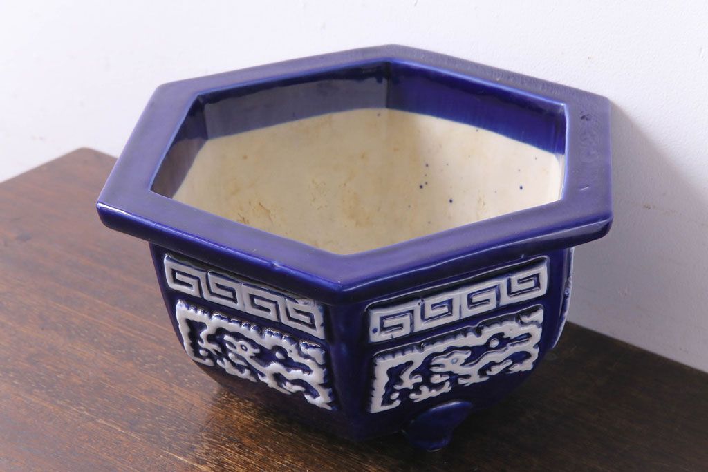 アンティーク雑貨　和製アンティーク　陽刻の細かな柄が目を引く六角植木鉢(2)