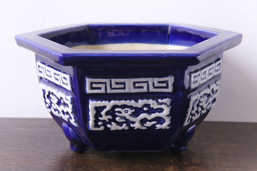 アンティーク雑貨　和製アンティーク　陽刻の細かな柄が目を引く六角植木鉢(2)