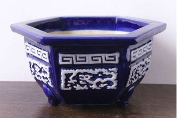 アンティーク雑貨　和製アンティーク　陽刻の細かな柄が目を引く六角植木鉢(2)