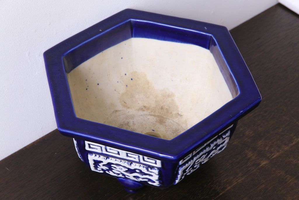 アンティーク雑貨　和製アンティーク　陽刻の細かな柄が目を引く六角植木鉢(2)