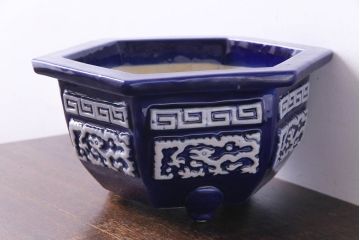 アンティーク雑貨　和製アンティーク　陽刻の細かな柄が目を引く六角植木鉢(2)