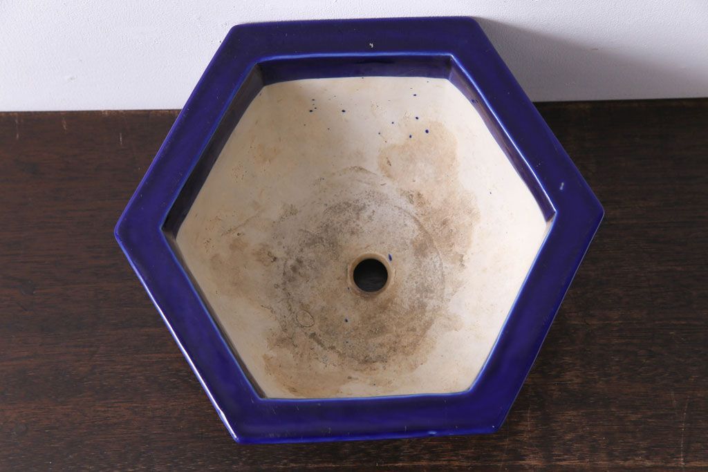 アンティーク雑貨　和製アンティーク　陽刻の細かな柄が目を引く六角植木鉢(2)