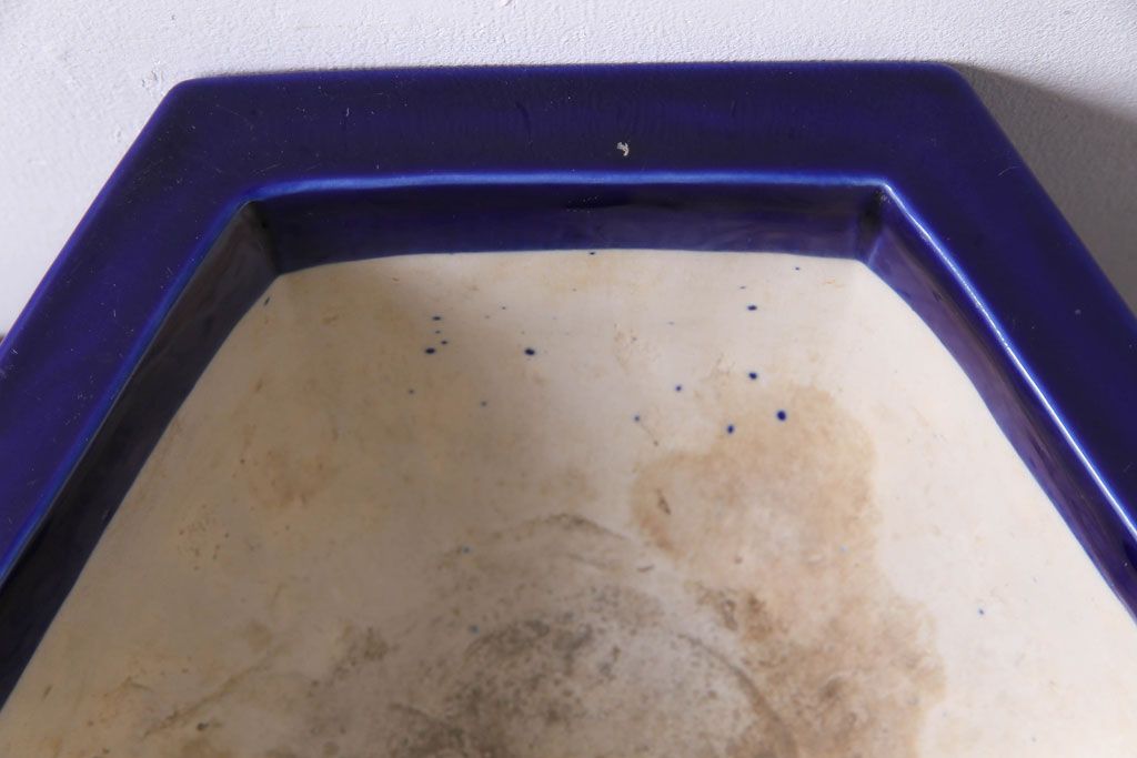 アンティーク雑貨　和製アンティーク　陽刻の細かな柄が目を引く六角植木鉢(2)