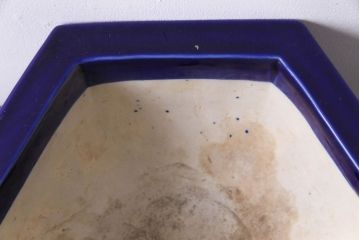 アンティーク雑貨　和製アンティーク　陽刻の細かな柄が目を引く六角植木鉢(2)