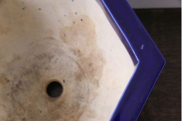 アンティーク雑貨　和製アンティーク　陽刻の細かな柄が目を引く六角植木鉢(2)