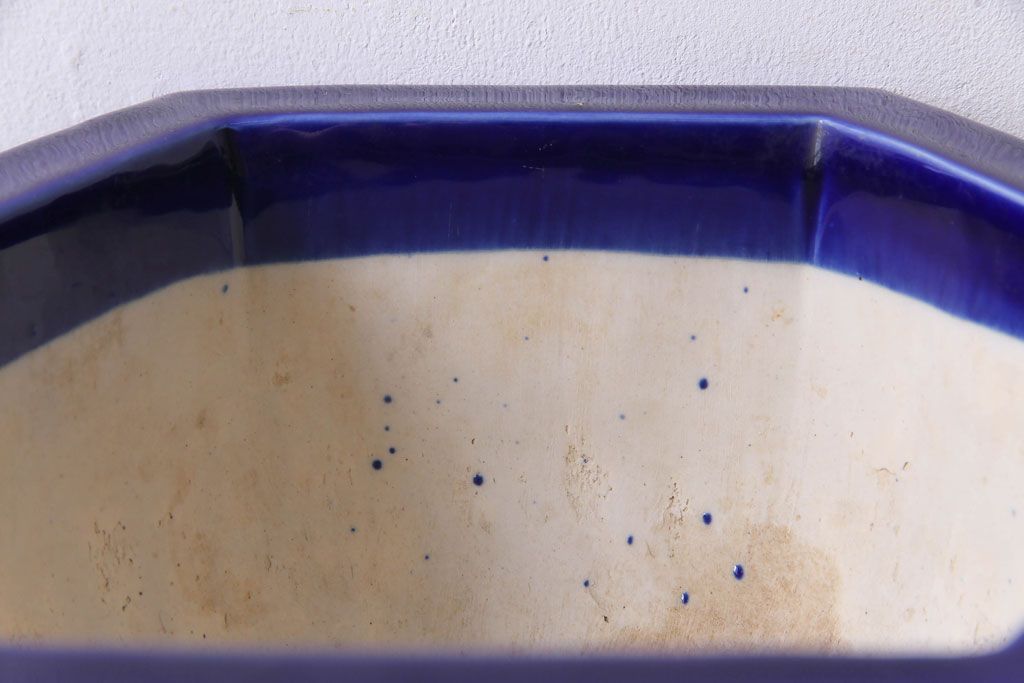 アンティーク雑貨　和製アンティーク　陽刻の細かな柄が目を引く六角植木鉢(2)