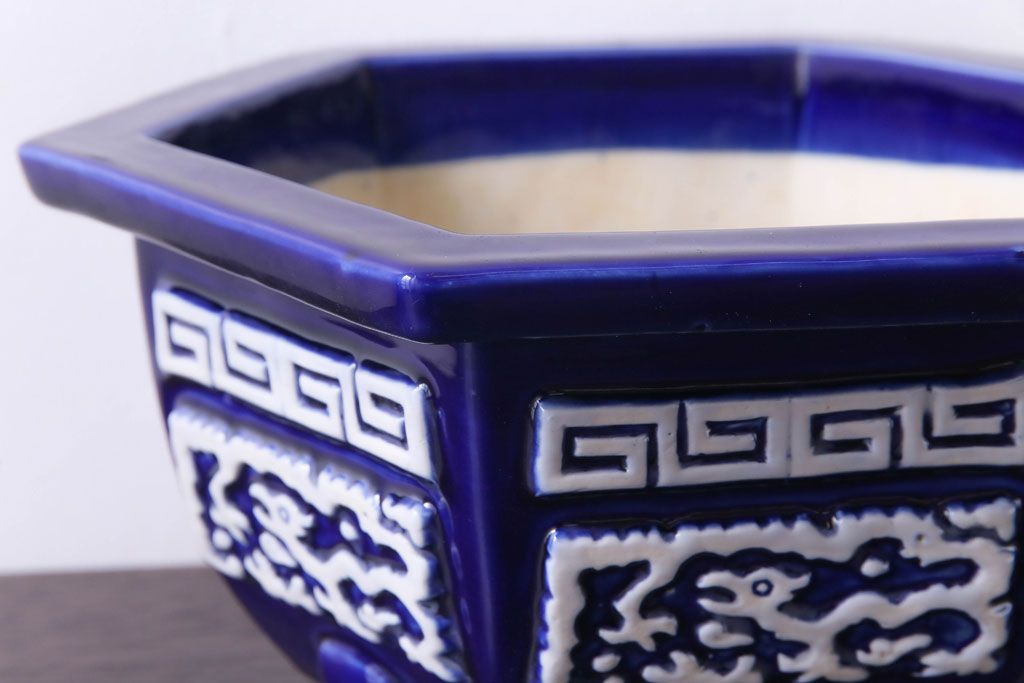 アンティーク雑貨　和製アンティーク　陽刻の細かな柄が目を引く六角植木鉢(2)