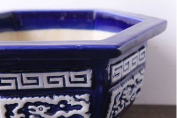 アンティーク雑貨　和製アンティーク　陽刻の細かな柄が目を引く六角植木鉢(2)