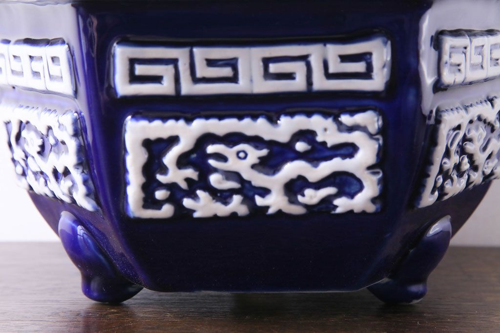 アンティーク雑貨　和製アンティーク　陽刻の細かな柄が目を引く六角植木鉢(2)