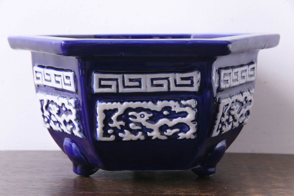 アンティーク雑貨　和製アンティーク　陽刻の細かな柄が目を引く六角植木鉢(2)