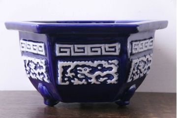 アンティーク雑貨　和製アンティーク　陽刻の細かな柄が目を引く六角植木鉢(2)