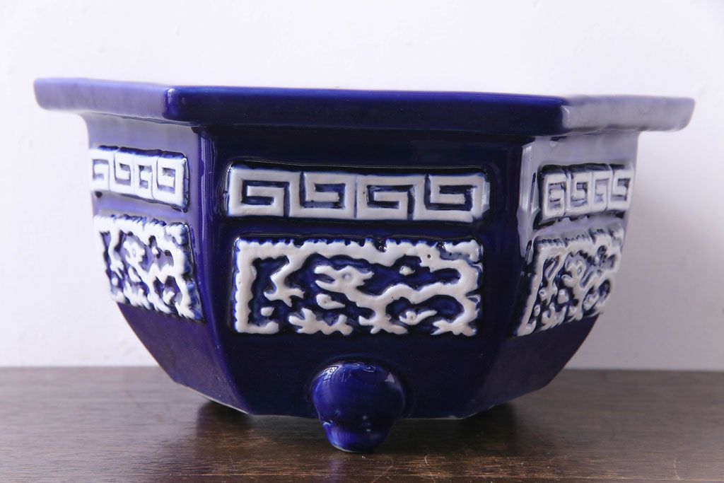 アンティーク雑貨　和製アンティーク　陽刻の細かな柄が目を引く六角植木鉢(2)