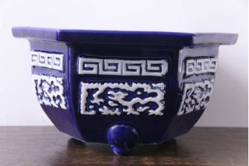 アンティーク雑貨　和製アンティーク　陽刻の細かな柄が目を引く六角植木鉢(2)