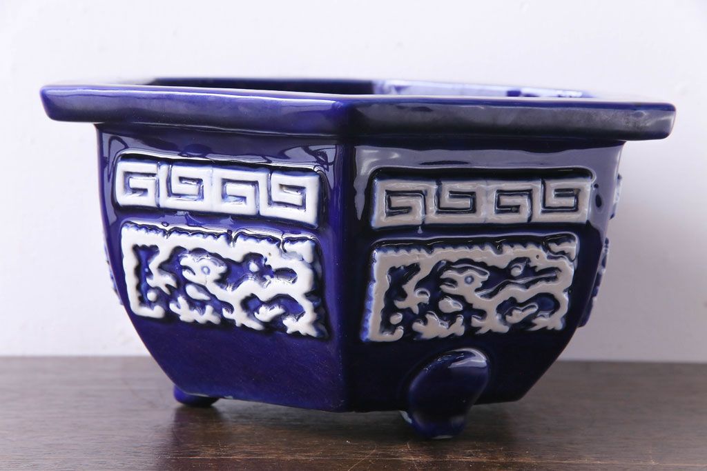 アンティーク雑貨　和製アンティーク　陽刻の細かな柄が目を引く六角植木鉢(2)