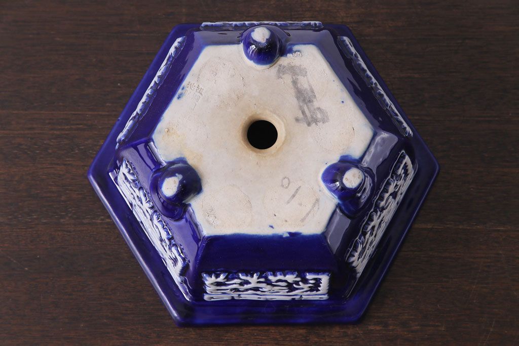 アンティーク雑貨　和製アンティーク　陽刻の細かな柄が目を引く六角植木鉢(2)