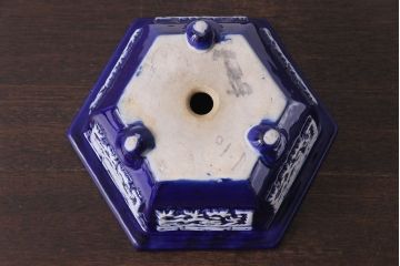 アンティーク雑貨　和製アンティーク　陽刻の細かな柄が目を引く六角植木鉢(2)