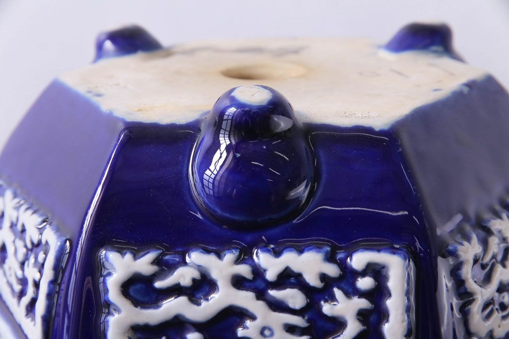 アンティーク雑貨　和製アンティーク　陽刻の細かな柄が目を引く六角植木鉢(2)