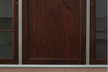 アンティーク家具　イギリスアンティーク　リペイント　上品なデザインが魅力のキャビネット(ブックケース、収納棚)