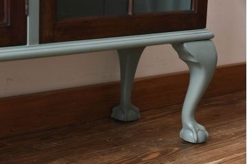 アンティーク家具　イギリスアンティーク　リペイント　上品なデザインが魅力のキャビネット(ブックケース、収納棚)