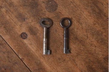 アンティーク家具　イギリスアンティーク　リペイント　上品なデザインが魅力のキャビネット(ブックケース、収納棚)