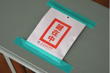 アンティーク家具　イギリスアンティーク　リペイント　上品なデザインが魅力のキャビネット(ブックケース、収納棚)