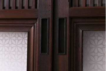 和製アンティーク　板ガラス裏障子留め　凝った作りの腰板が魅力の花ガラス入り格子戸(ガラス帯戸、仕切り戸、引き戸、建具)4枚組