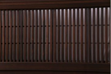 和製アンティーク　板ガラス裏障子留め　凝った作りの腰板が魅力の花ガラス入り格子戸(ガラス帯戸、仕切り戸、引き戸、建具)4枚組