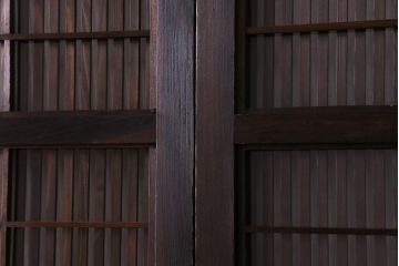 和製アンティーク　板ガラス裏障子留め　凝った作りの腰板が魅力の花ガラス入り格子戸(ガラス帯戸、仕切り戸、引き戸、建具)4枚組