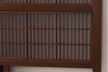 昭和中期　幅広!　板ガラス裏障子留め　色ガラスがアクセントのガラス入り格子戸(ガラス帯戸、引き戸、建具)2枚組(1)