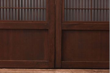 昭和中期　幅広!　板ガラス裏障子留め　色ガラスがアクセントのガラス入り格子戸(ガラス帯戸、引き戸、建具)2枚組(1)