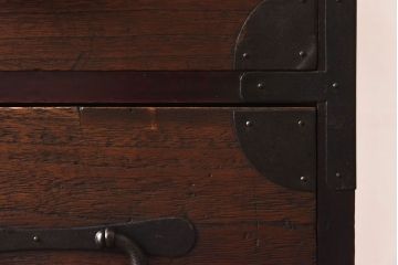 アンティーク家具　和製アンティーク　桐材製　柔らかな雰囲気が魅力的な一本物の松本衣装箪笥(引き出し、チェスト、桐箪笥、桐たんす)