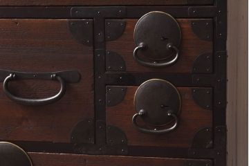 アンティーク家具　和製アンティーク　桐材製　柔らかな雰囲気が魅力的な一本物の松本衣装箪笥(引き出し、チェスト、桐箪笥、桐たんす)