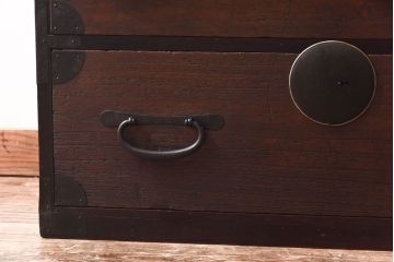 アンティーク家具　和製アンティーク　桐材製　柔らかな雰囲気が魅力的な一本物の松本衣装箪笥(引き出し、チェスト、桐箪笥、桐たんす)