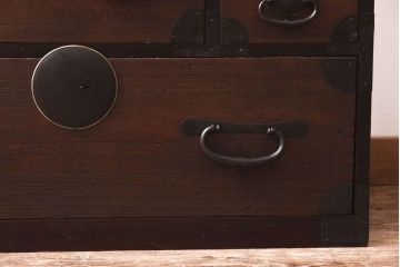 アンティーク家具　和製アンティーク　桐材製　柔らかな雰囲気が魅力的な一本物の松本衣装箪笥(引き出し、チェスト、桐箪笥、桐たんす)