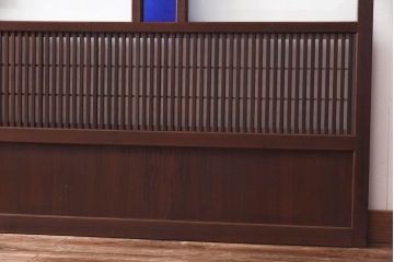 昭和中期　幅広!　板ガラス裏障子留め　色ガラスがアクセントのガラス入り格子戸(ガラス帯戸、引き戸、建具)2枚組