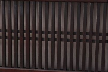 和製アンティーク　杉材　武骨な雰囲気の漂う格子帯戸(板戸、格子戸、引き戸、建具)3枚組