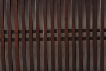 和製アンティーク　杉材　武骨な雰囲気の漂う格子帯戸(板戸、格子戸、引き戸、建具)3枚組