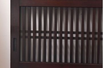 和製アンティーク　杉材　濃い色味のモダンな格子帯戸(引き戸、建具)4枚セット