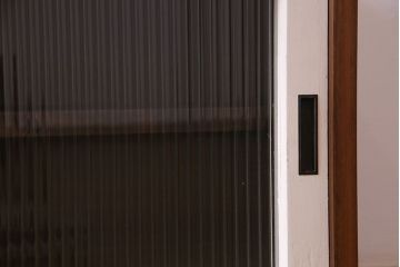 ラフジュ工房オリジナル　ペイント　モールガラス入り　レトロな雰囲気漂うローボード(収納棚、リビングボード)