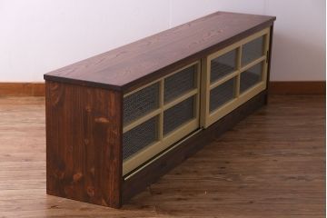 ラフジュ工房オリジナル　花模様ガラス入り　レトロな雰囲気が可愛らしいリメイクローボード(収納棚、リビングボード)