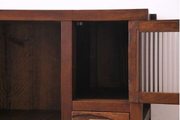 レトロ家具　前板黒柿材　モールガラス入り　レトロモダンな佇まいが魅力な脚付き戸棚(収納棚、引き出し、サイドボード)