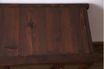 レトロ家具　前板黒柿材　モールガラス入り　レトロモダンな佇まいが魅力な脚付き戸棚(収納棚、引き出し、サイドボード)