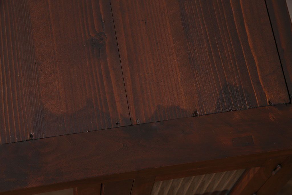 レトロ家具　前板黒柿材　モールガラス入り　レトロモダンな佇まいが魅力な脚付き戸棚(収納棚、引き出し、サイドボード)