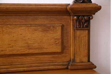 アンティーク家具　イギリスアンティーク　繊細なデザインが目をひくコンソールテーブル(サイドテーブル)