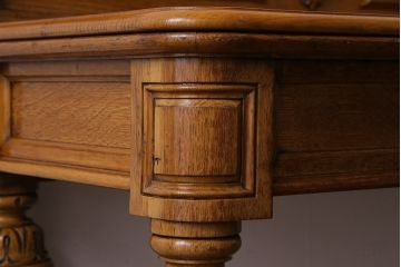アンティーク家具　イギリスアンティーク　繊細なデザインが目をひくコンソールテーブル(サイドテーブル)