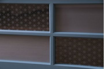 ラフジュ工房オリジナル　組子モチーフガラス　レトロな雰囲気漂うリメイクローボード(収納棚、リビングボード)